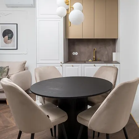 Grzybowska Deluxe #70 By Bookinghost *