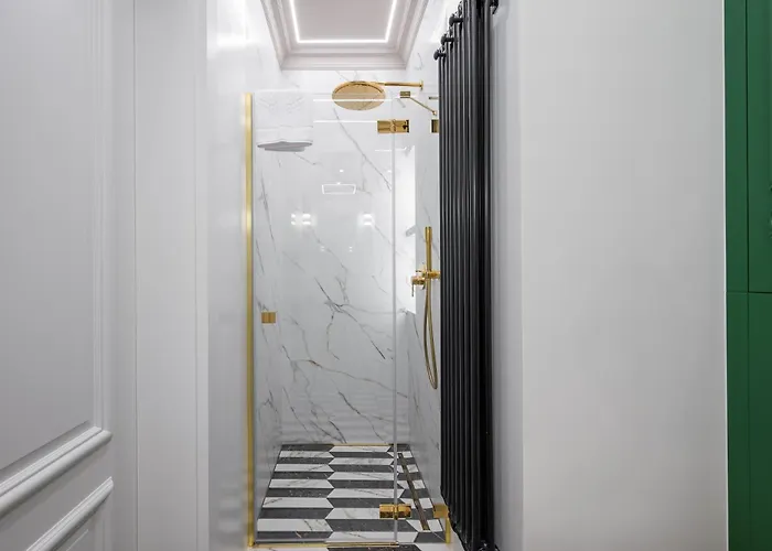 Grzybowska Deluxe #70 By Bookinghost Apartman