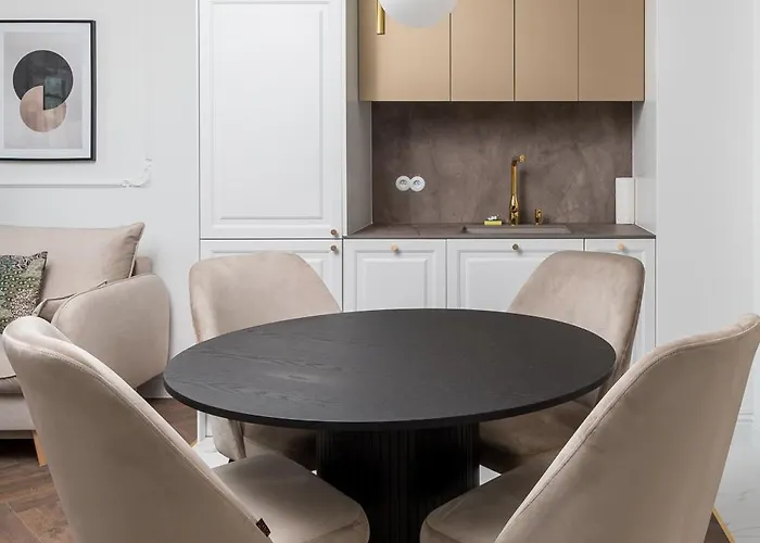 Grzybowska Deluxe #70 By Bookinghost *