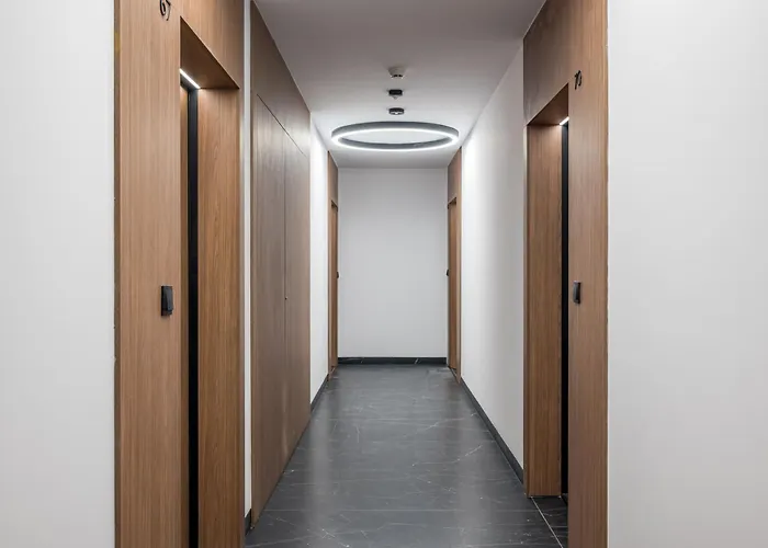 Grzybowska Deluxe #70 By Bookinghost Apartman *