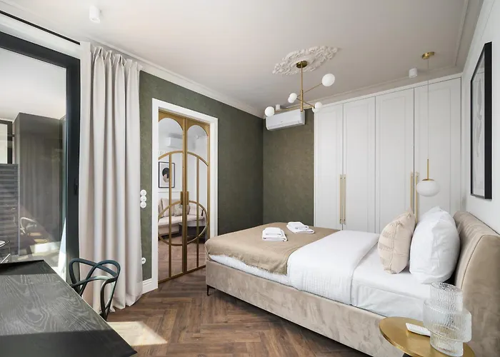 Grzybowska Deluxe #70 By Bookinghost Apartman Varsó